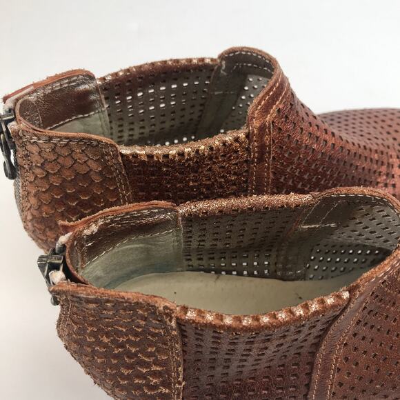 Free People Perforated Metallic Coppery Booties Back Zip Boho Western Size 39 - Picture 14 of 15